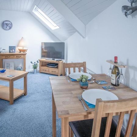 St Julians View - 1 Bedroom Apartment - Тенби Екстериор снимка