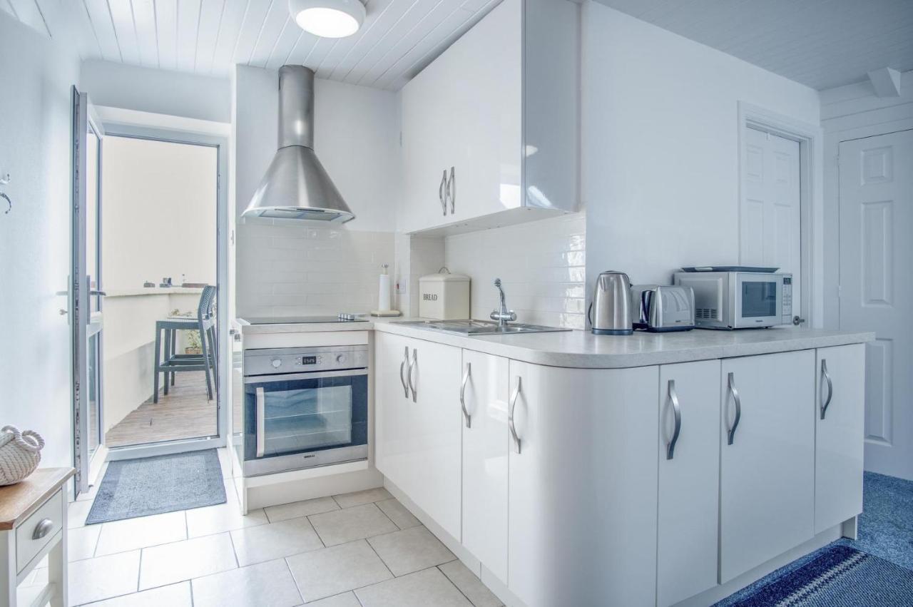 St Julians View - 1 Bedroom Apartment - Тенби Екстериор снимка